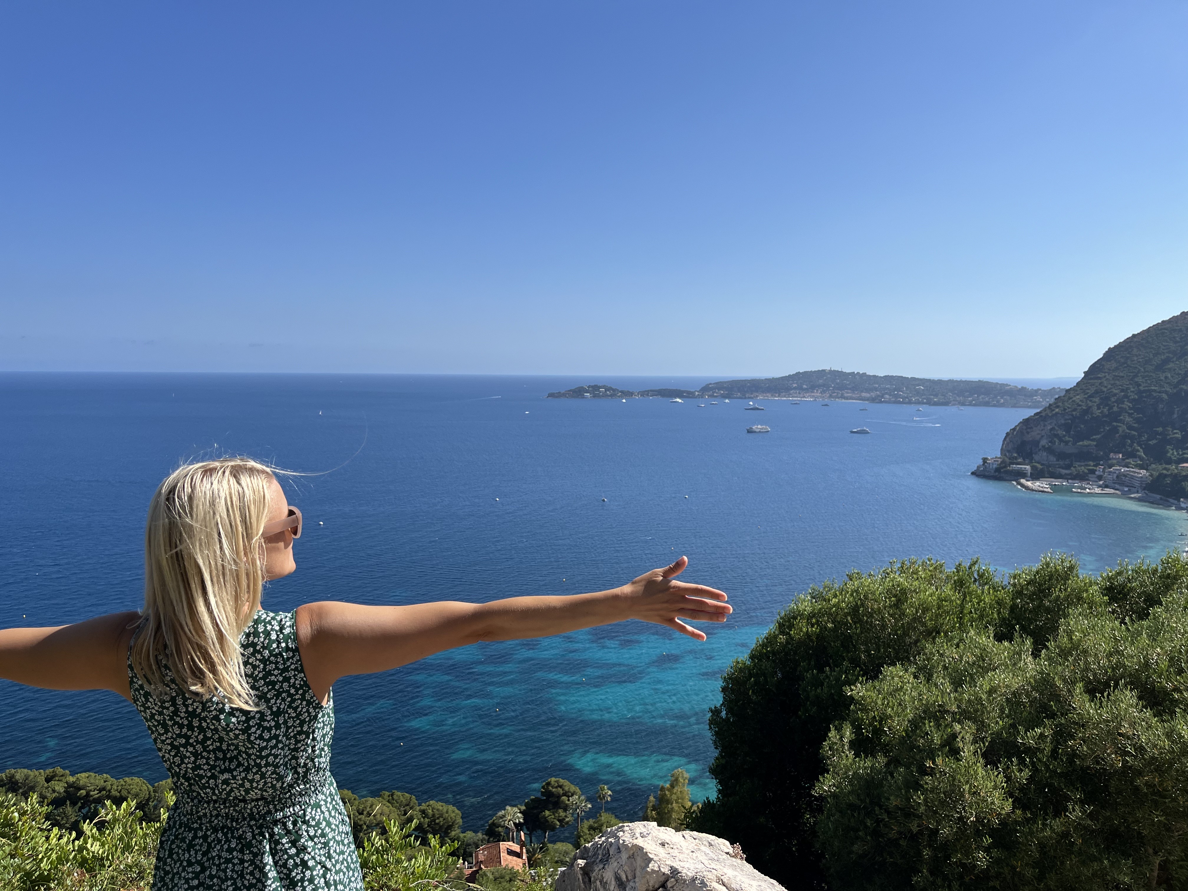 Coastal wellness and nutrition coaching background